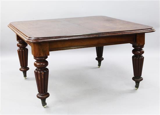 A Victorian mahogany extending dining table, W.4ft 4in. L.4ft 5in. extends to 9ft 7in.